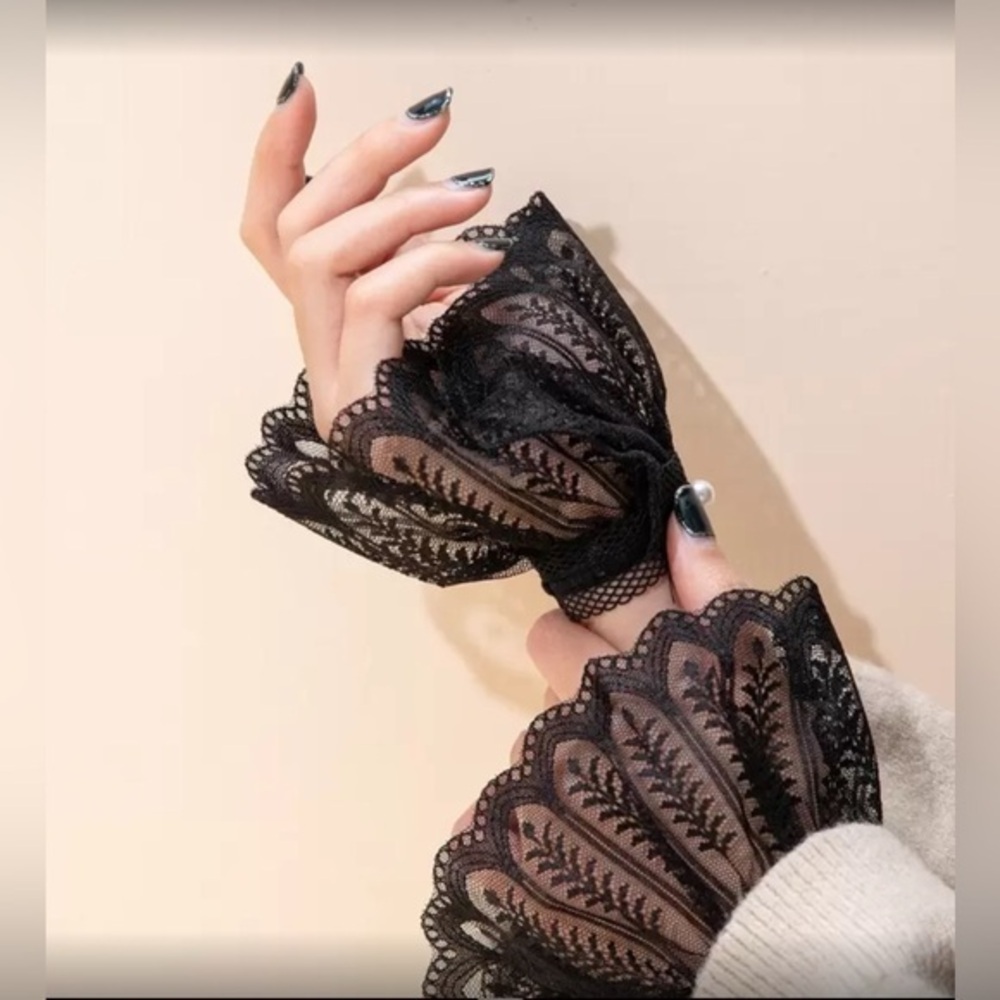 ✨NEW Elegant Black Lace Hollow Gloves Sleeve Cuffs